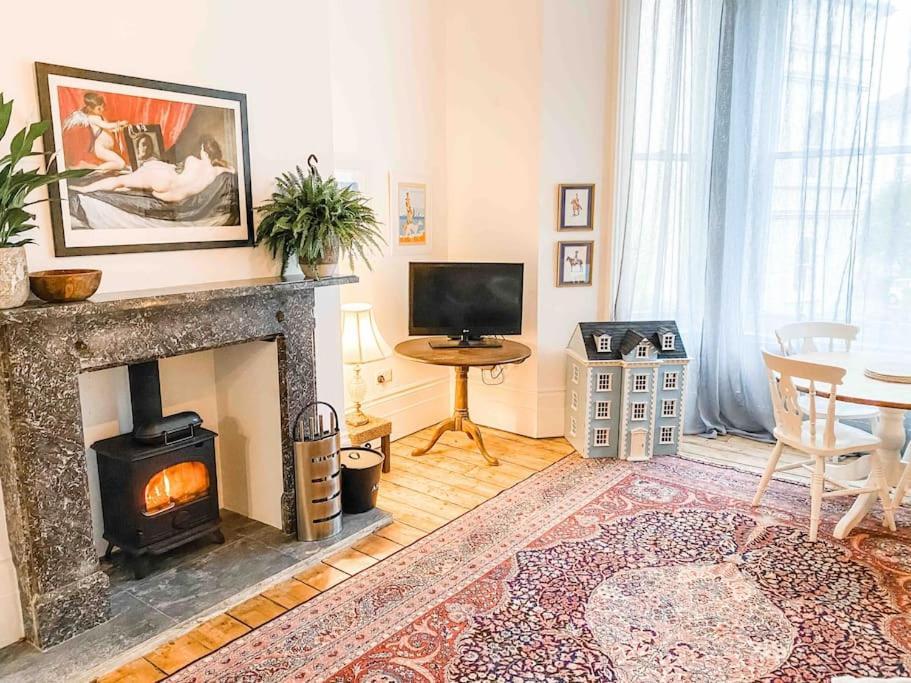 Appartement Luxurious Victorian, A Few Minutes From The Beach - Sleeps 2 Adults And Up To 3 Children à St Leonards-on-Sea Extérieur photo