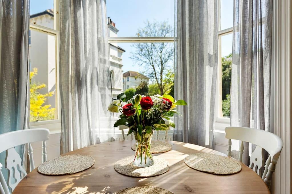 Appartement Luxurious Victorian, A Few Minutes From The Beach - Sleeps 2 Adults And Up To 3 Children à St Leonards-on-Sea Extérieur photo