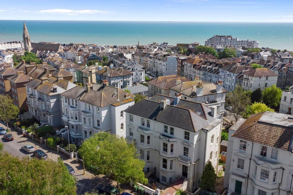 Appartement Luxurious Victorian, A Few Minutes From The Beach - Sleeps 2 Adults And Up To 3 Children à St Leonards-on-Sea Extérieur photo