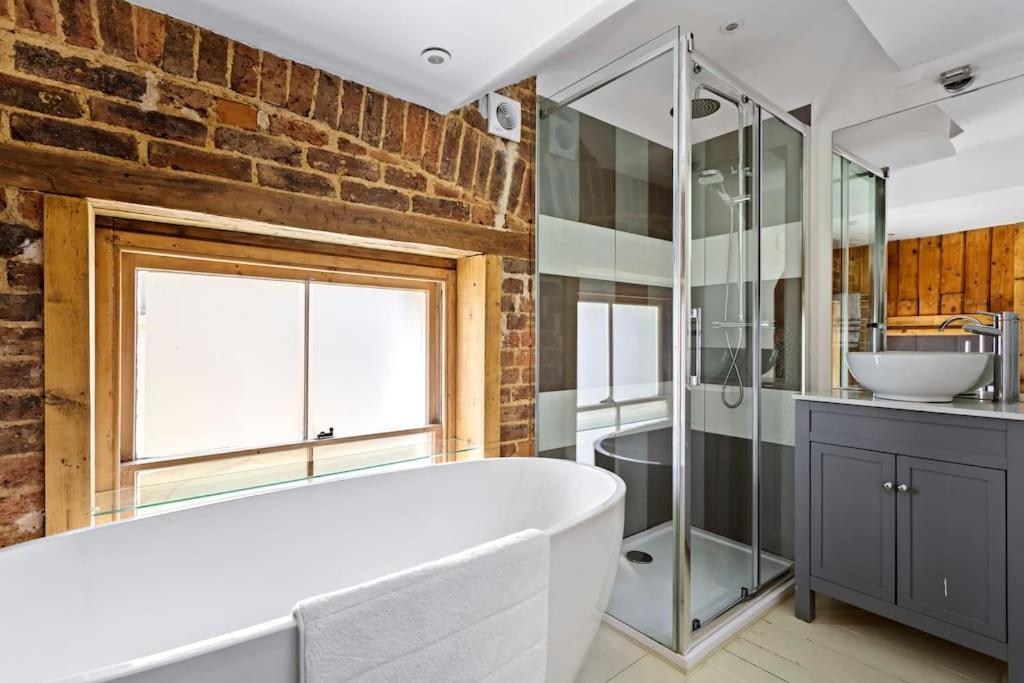 Appartement Luxurious Victorian, A Few Minutes From The Beach - Sleeps 2 Adults And Up To 3 Children à St Leonards-on-Sea Extérieur photo