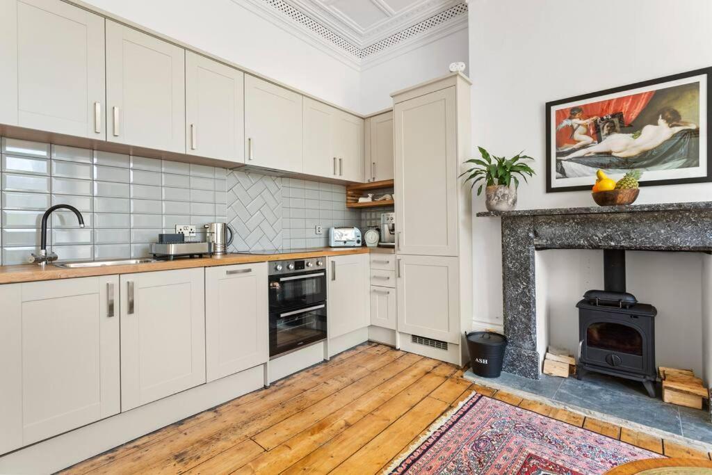 Appartement Luxurious Victorian, A Few Minutes From The Beach - Sleeps 2 Adults And Up To 3 Children à St Leonards-on-Sea Extérieur photo