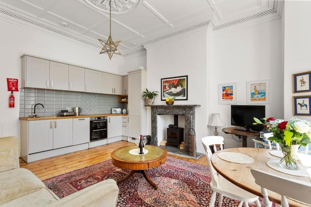 Appartement Luxurious Victorian, A Few Minutes From The Beach - Sleeps 2 Adults And Up To 3 Children à St Leonards-on-Sea Extérieur photo